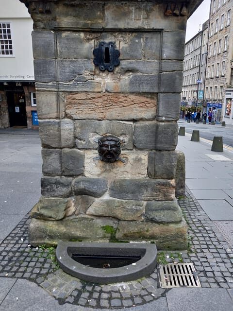 Edinburgh: Old Town Highlights Walking Tour - Harry Potter Locations Along the Way (Without Losing the Real City)