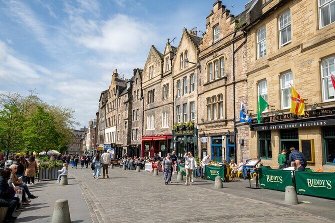 Edinburgh Old Town: Historical Guided Walking Tour - Practical Stuff to Plan: Shoes, Weather, and Snacks
