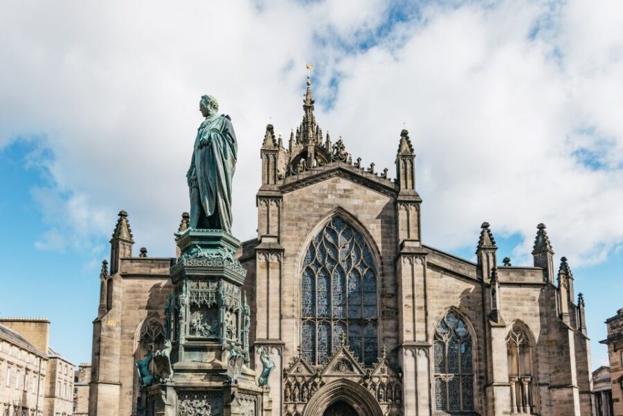 Edinburgh: Old Town History and Tales Walking Tour - Guide Style: Why People Keep Praising Kofee, Max, Euan, and Graeme