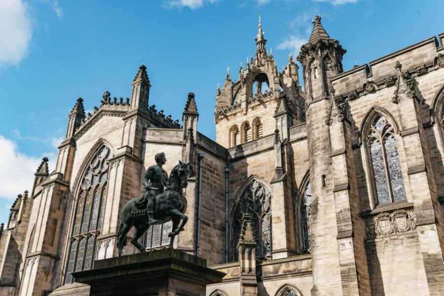Edinburgh: Old Town History and Tales Walking Tour - Meeting at Caffe Nero and Finding Your Guide (Without Stress)