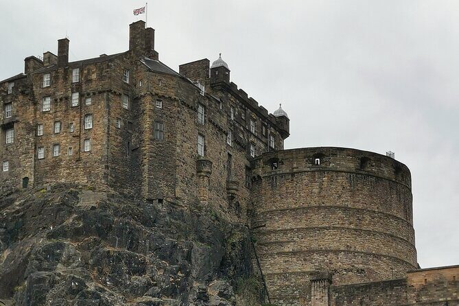 Edinburgh Old Town Private Self-Guided Tour - St Giles Cathedral and the cobblestone heart: myth vs reality