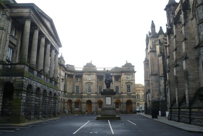 Edinburgh Old Town Private Self-Guided Tour - Edinburgh Castle and Castle Rock: longest-inhabited stories