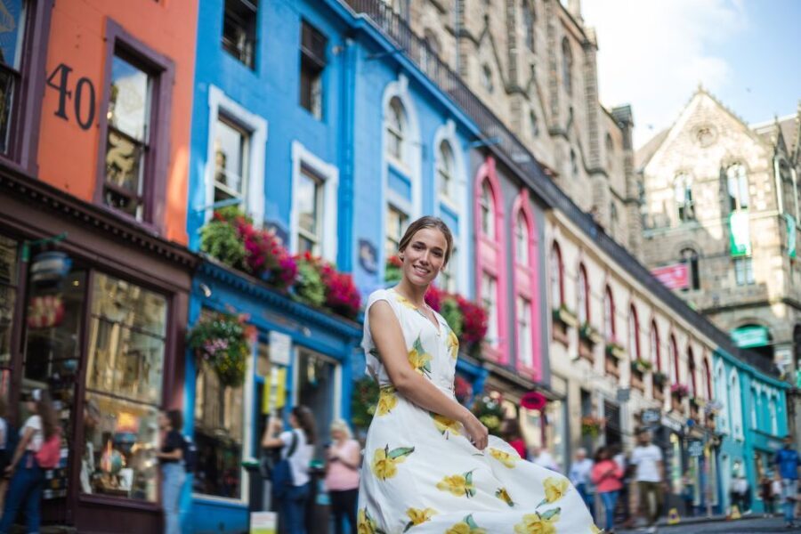 Edinburgh Old Town: Professional Photoshoot & Edited Photos - Posing, Timing, and That Pro-Foto Polish