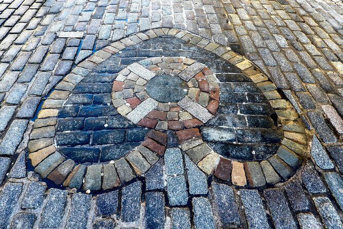 Edinburgh - Old Town Stories - The city’s most imposing building: origins and importance