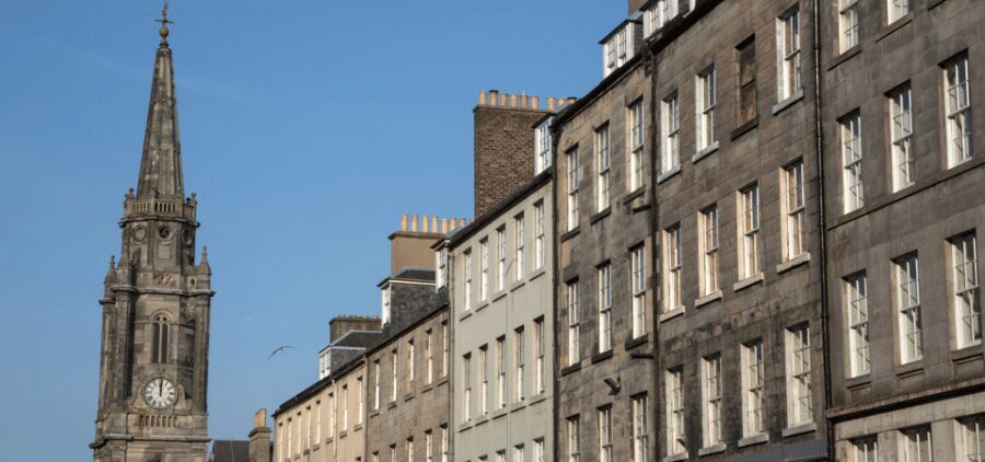 Edinburgh: Old Town Walking Tour with an APP - John Knox House: one landmark, one focused story