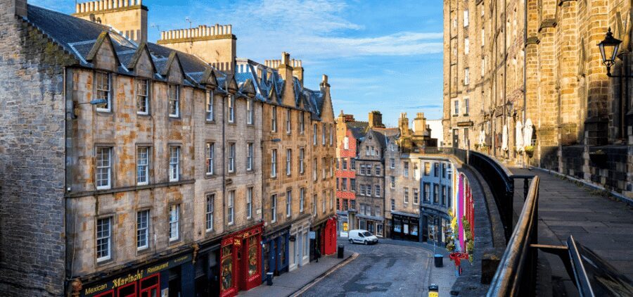 Edinburgh: Old Town Walking Tour with an APP - Edinburgh Castle from Castle Hill: the fortress as a city symbol