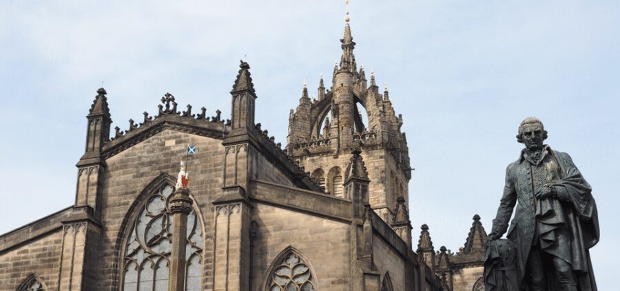 Edinburgh: Old Town Walking Tour with an APP - Grassmarket Square: from executions to pubs and people
