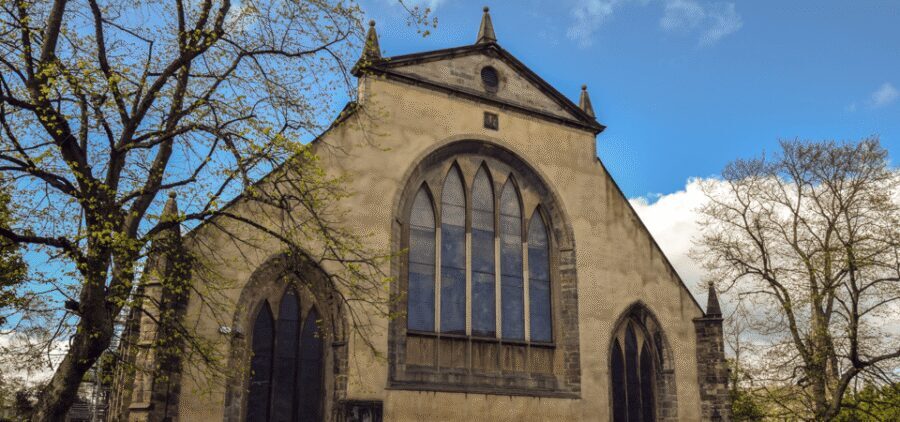 Edinburgh: Old Town Walking Tour with an APP - Greyfriars Kirkyard: a quieter ending with a pointed mood