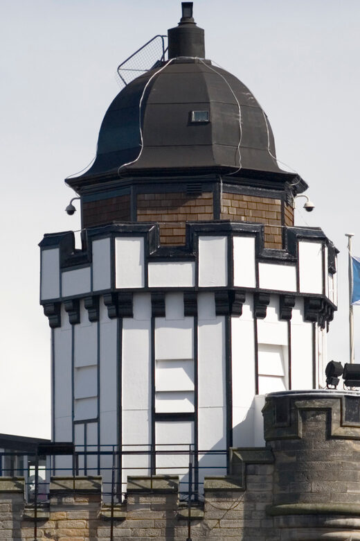Edinburgh: Old Town Walking Tour with an APP - Calton Hill to the Royal Mile: setting your bearings fast