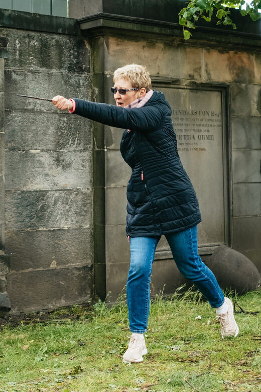 Edinburgh: Original Harry Potter Tour in German - Greyfriars Kirkyard and Tom Riddle’s grave: the moment with the most gravity