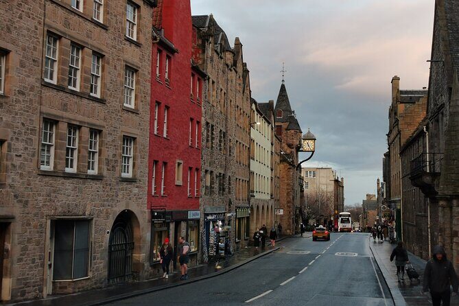 Edinburgh Outlander Self-Guided Private Tour - Mercat Cross, Unicorns, and a Courtyard That Teases a King