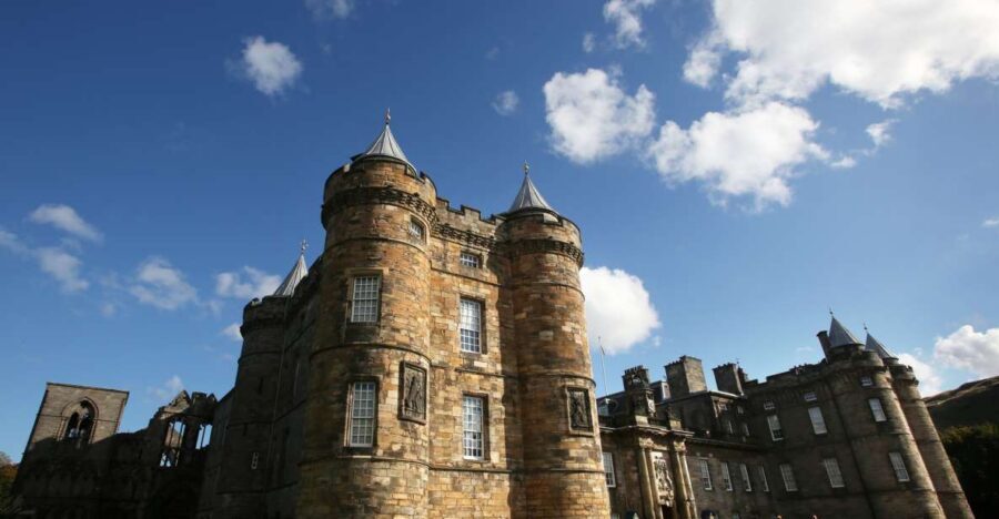 Edinburgh: Palace of Holyroodhouse Entry Ticket - Throne Room, Order of the Thistle, and Ceremony Spaces