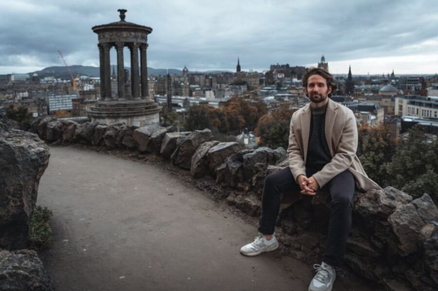 Edinburgh: Photo Shoot with a Private Vacation Photographer - Accessibility and language: easy to plan around