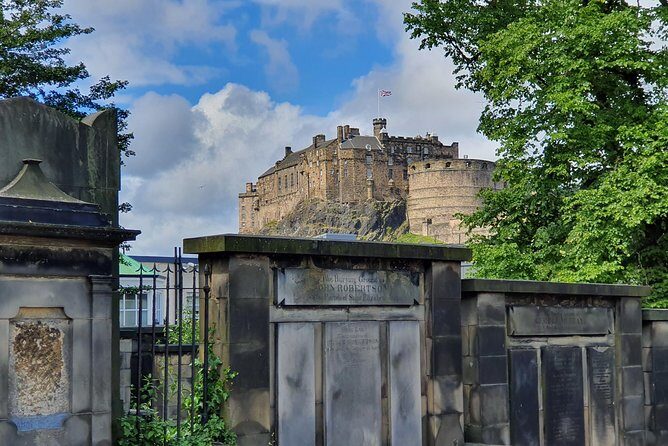 Edinburgh Private Walking Tour - Advocate’s Close: Old Town to New Town, plus the chamber-pot prank