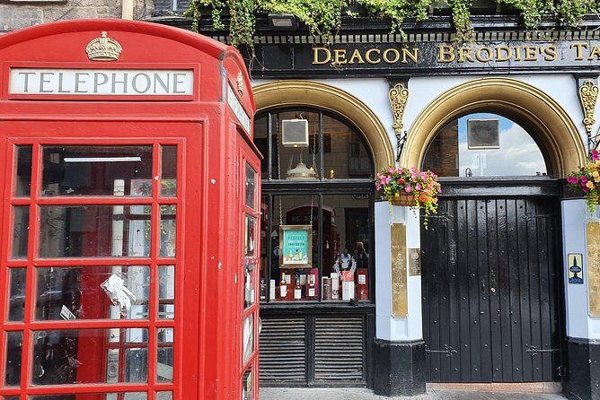 Edinburgh Private Walking Tour - Deacon Brodie’s Tavern: Respectable by day, trouble by night