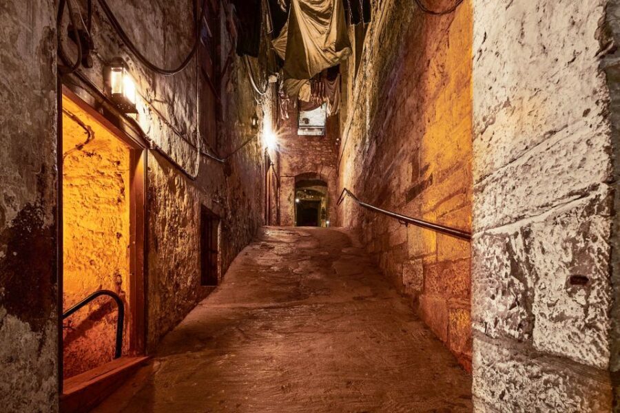 Edinburgh: Real Mary King's Close Guided Tour - What you’ll learn: from plague to a famous royal visitor