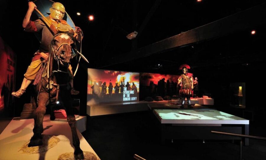 Edinburgh: Rosslyn Chapel and Hadrian's Wall Tour in Spanish - A Spanish full-day run from Edinburgh’s Royal Mile