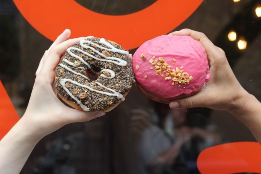 Edinburgh: Royal Mile Donut Tour with Donut Tastings - Starting at Kilted Donut: How You’ll Find the Group
