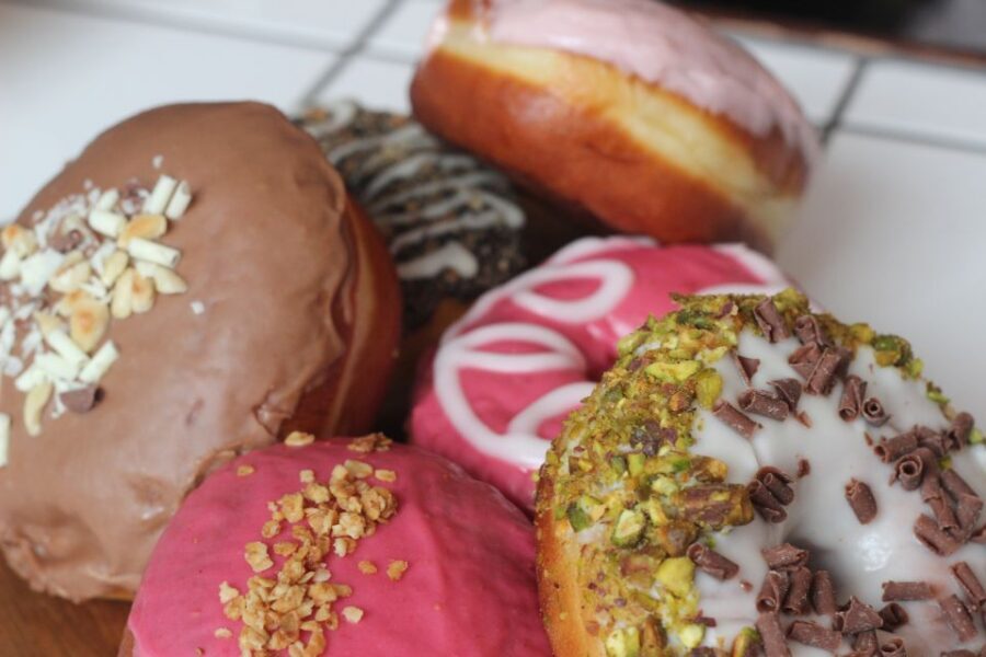 Edinburgh: Royal Mile Donut Tour with Donut Tastings - Stop One Near Edinburgh Castle: Original Donuts, Made Daily