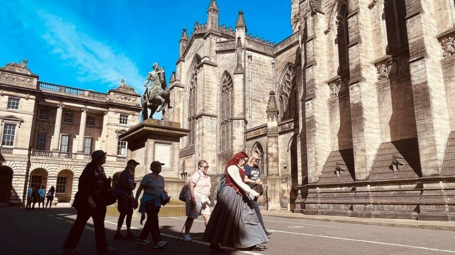 Edinburgh: Royal Mile Old Town Walking Tour - Candlemaker Row: the kind of close you’ll remember