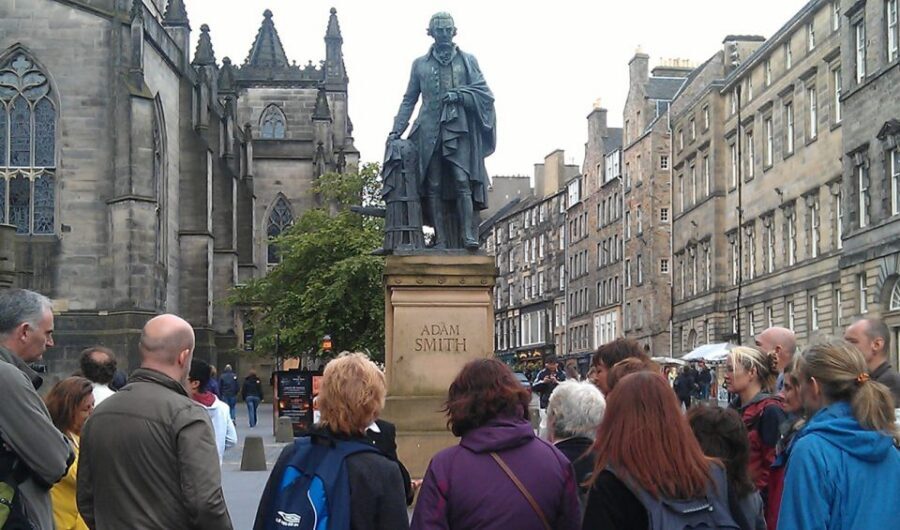 Edinburgh: Royal Mile Scottish Enlightenment Walking Tour - How the tour turns statues and landmarks into real people