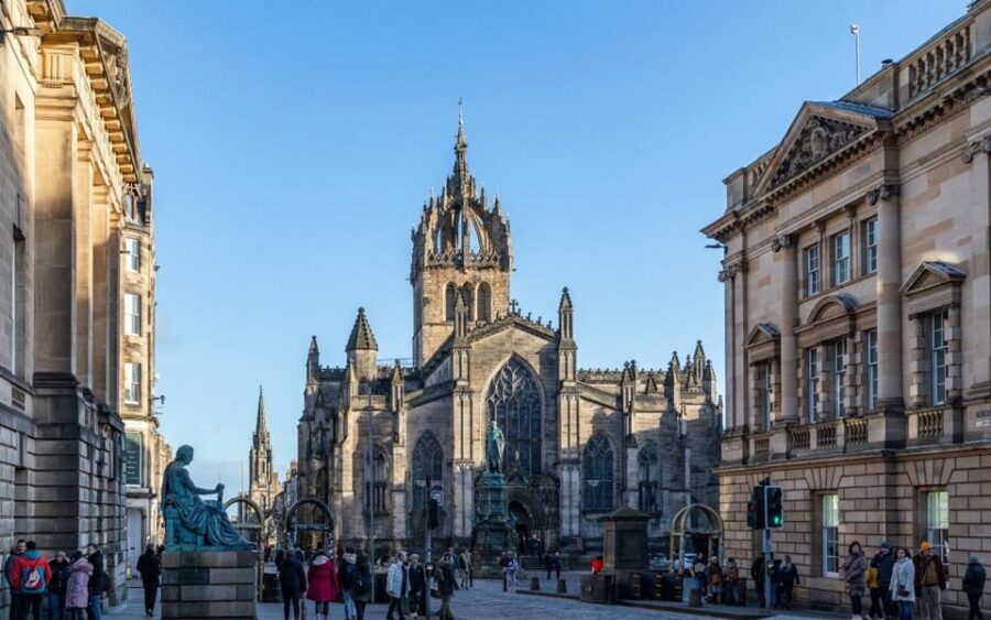 Edinburgh: Royal Mile Walking Tour & Exploration Game - Who should book this Royal Mile quest (and who shouldn’t)