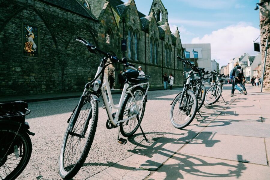 Edinburgh: Scenic Bike Tour - Picking your bike: regular trekking vs the e-bike upgrade
