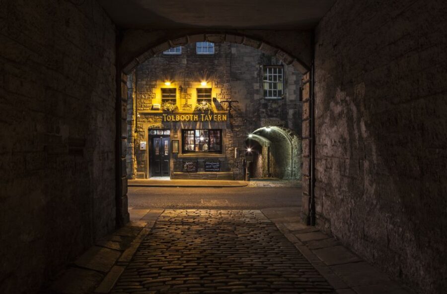 Edinburgh: Scottish Whisky Tasting with a Local Expert - Neighborhood pub stop: the local vibe without the tourist pressure
