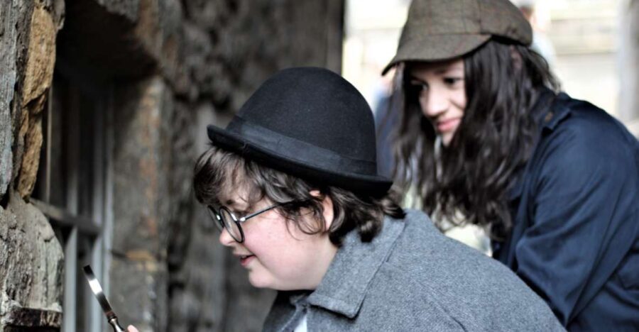 Edinburgh: Sherlock Holmes Private Walking Tour - A costumed Sherlock walk that treats Edinburgh like evidence