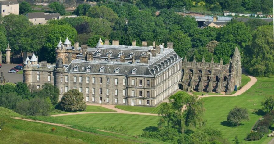 Edinburgh Shore Excursion: City Tour & Royal Yacht Britannia - Two icons plus a proper Edinburgh street fix