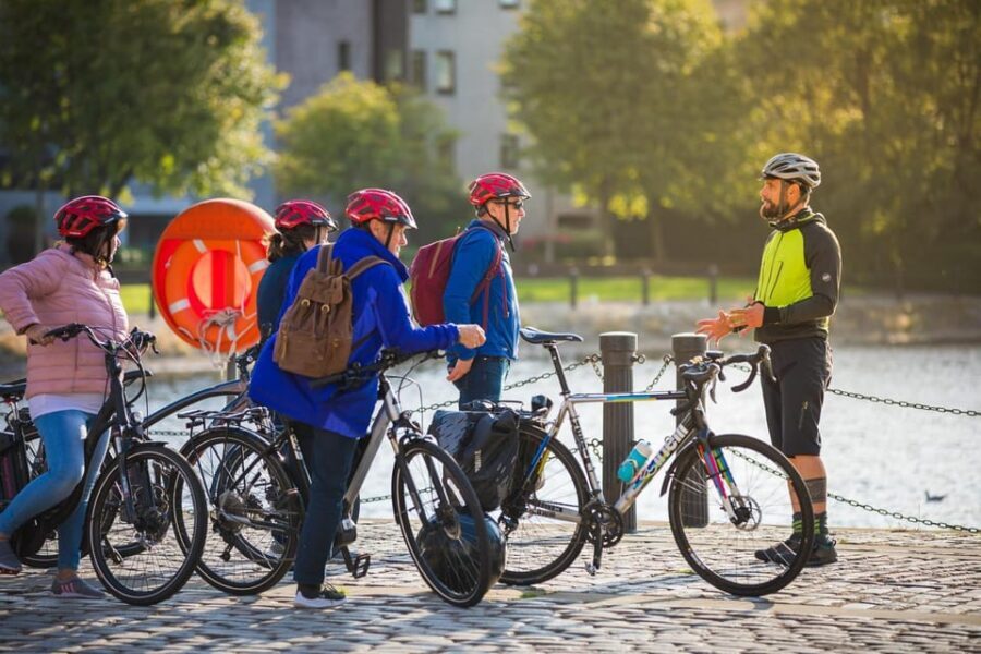 Edinburgh: Sightseeing Bike Tour - Getting started at the Caledonian Hotel and choosing your ride