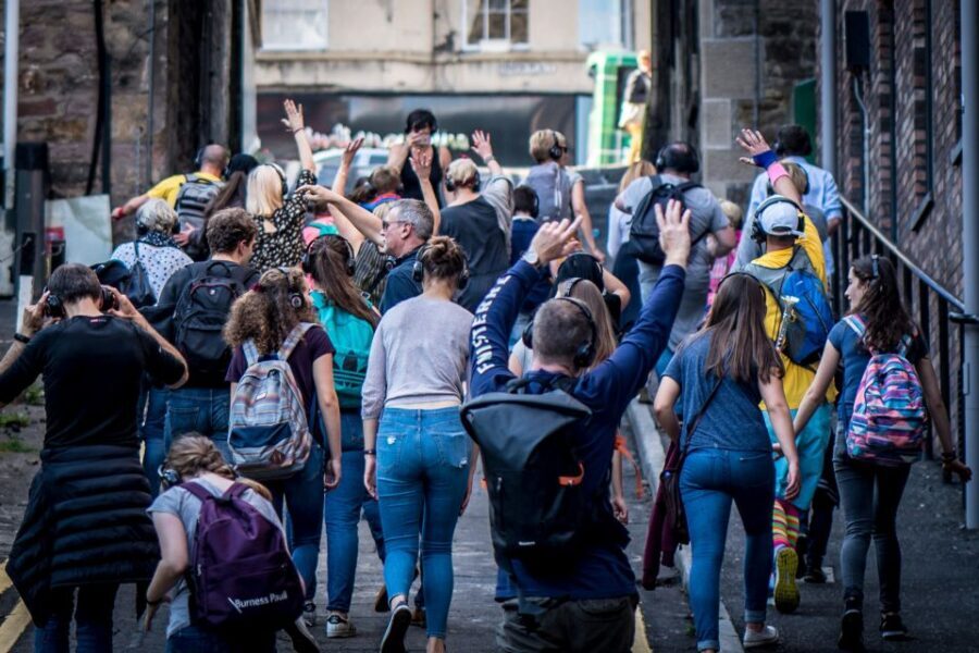 Edinburgh: Silent Disco Adventure Tour - The one-hour flow: how the dance and walking actually work