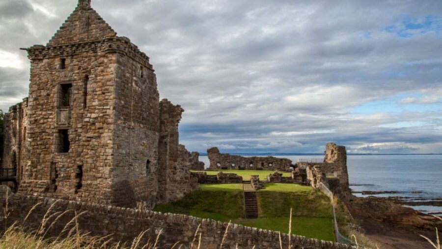 Edinburgh: St Andrews, Dunfermline Abbey and Fife Coast Tour - Queensferry’s 3 Bridges viewpoint: a fast stop that hits hard