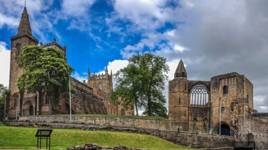 Edinburgh: St Andrews, Dunfermline Abbey and Fife Coast Tour - Getting on the van: meeting spot and realistic timing
