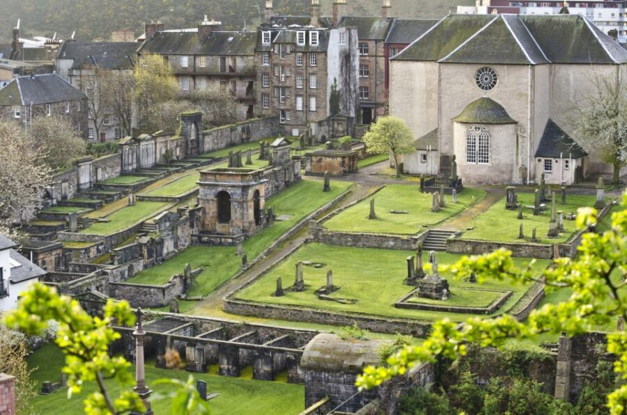 Edinburgh: The Dark Side Walking Tour - Canongate Kirkyard: Mausoleums, Graveyard Atmosphere, and a Real Turning Point