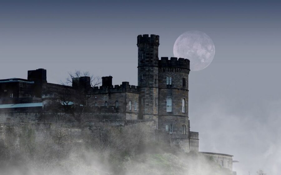 Edinburgh: The Dark Side Walking Tour - Old Town Streets and Alleyways: The Witch Trials and the Mechanics of Fear