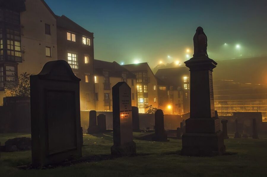Edinburgh: The Dark Side Walking Tour - Royal Mile Start at Stevenlaw’s Close: Where the Story Begins