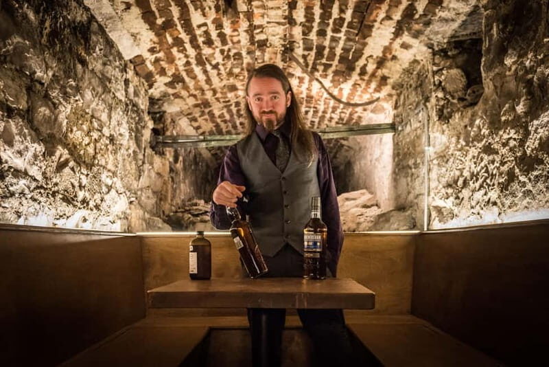 Edinburgh: The Lost Close Underground Scotch Whiskey Tasting - Finding the meeting point on the Royal Mile (without stress)