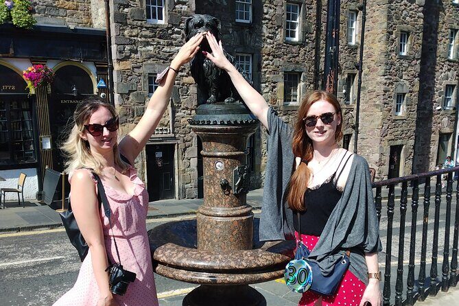 Edinburgh: The People's Story - Private Walking Tour - Edinburgh Castle exterior in 10 minutes: what you gain (and what you don’t)