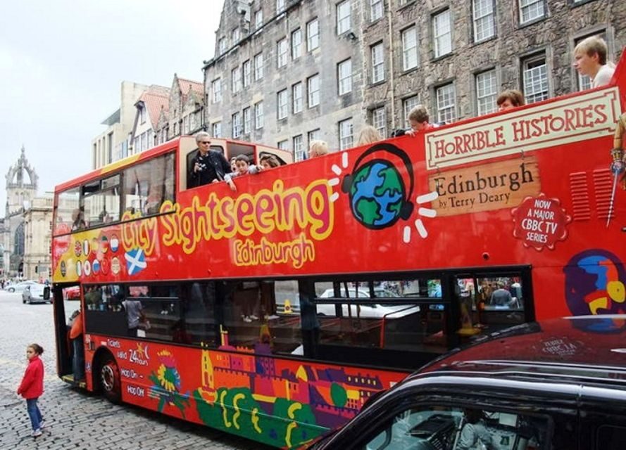 Edinburgh: The Royal City Tour from London - Old Town lanes and Princes Street: where your free time makes the difference