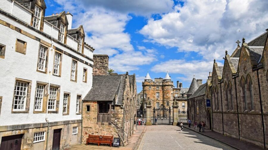 Edinburgh: The Royal City Tour from London - Safety and comfort tips for a one-day, self-managed schedule