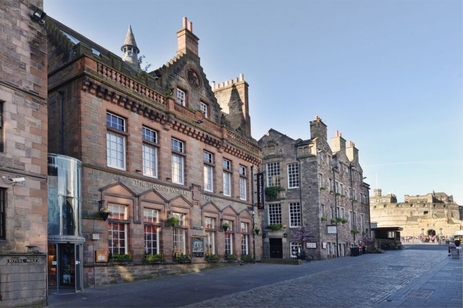Edinburgh: The Scotch Whisky Experience Tour and Tasting - Silver vs Gold: Pick Your Whisky Time Wisely