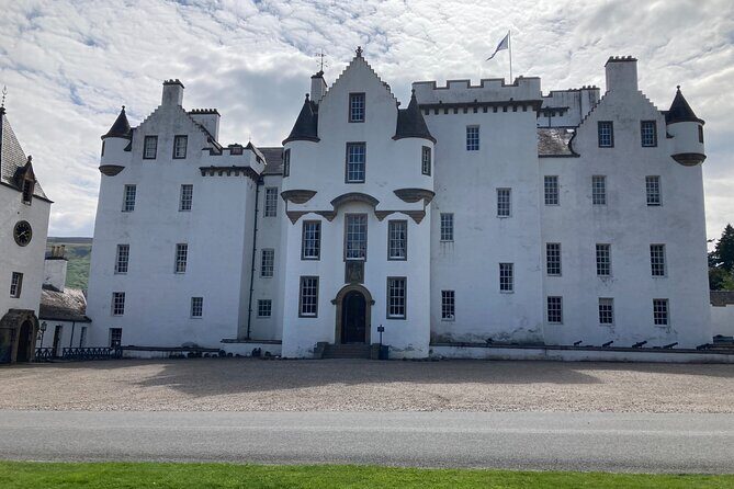 Edinburgh to Inverness Private Transfer with Tour on the way - The real point of this transfer: you arrive with a story