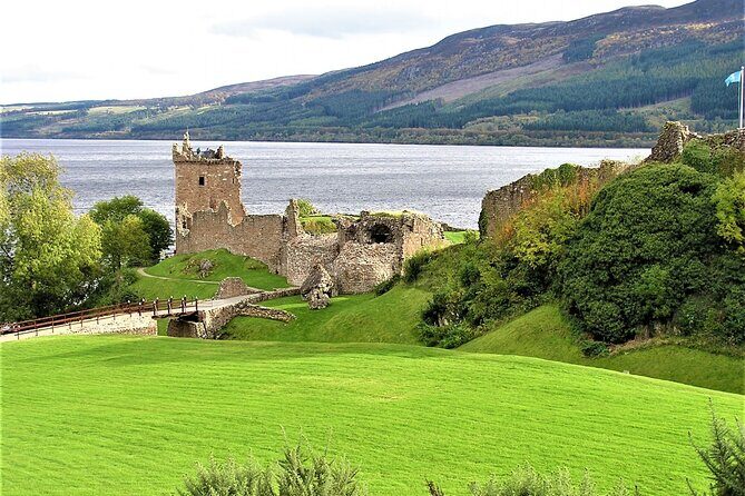 Edinburgh to Inverness Private Transfer with Tour on the way - Urquhart Castle and Loch Ness: how to make the most of limited time