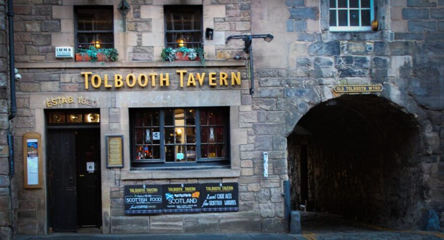 Edinburgh: Tolbooth Tavern Haggis Taster & Whisky Sampling - The whisky dram: choice, strength, and what to expect