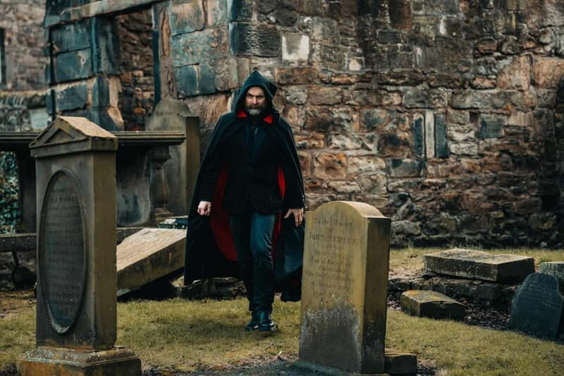 Edinburgh: Underground Vaults and Graveyard Evening Tour - Canongate Graveyard and Canongate Kirk: famous names, tragic endings