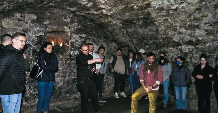 Edinburgh: Underground Vaults Tour - First Steps at 300 Lawnmarket and the Feel of the 1-Hour Tour