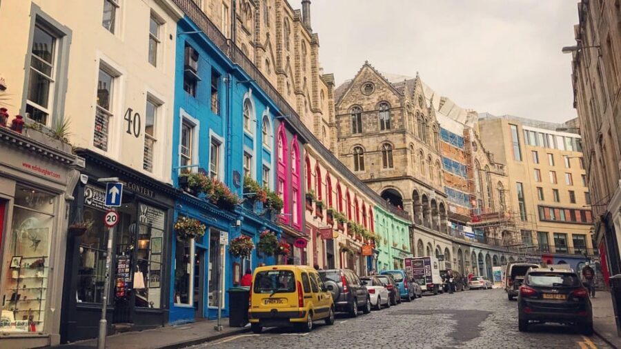 Edinburgh Walking Tour with a Local - New Town’s Georgian Lines and the Writers’ Mindset