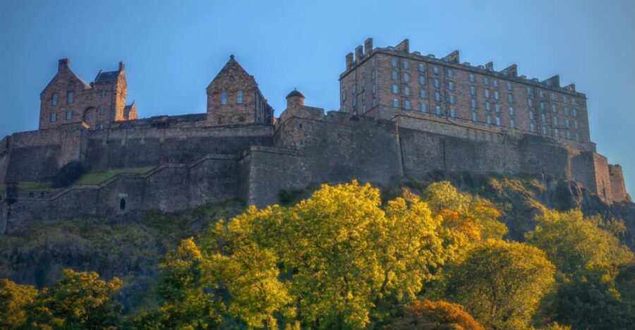 Edinburgh Welcome Tour: Private Tour with a Local - Meeting your Lokafyer at your hotel or Airbnb (and why that matters)