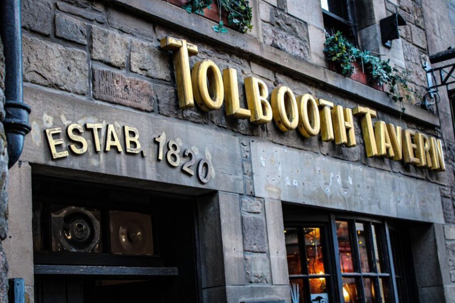 Edinburgh: Whisky Tasting in one of the oldest pubs - How to taste like a pro in 45 minutes (without the pretence)